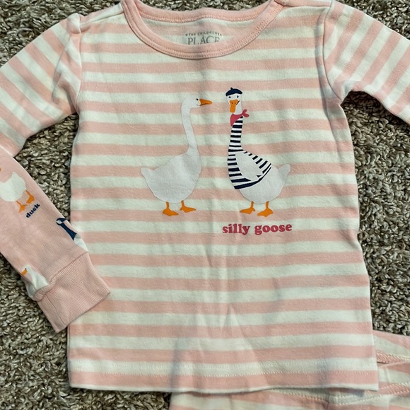 Children’s Place Baby girl 4 piece PJ set - Picture 2 of 5